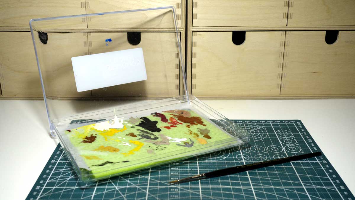 How to Make a Wet Palette for Miniature Painting (Tutorial